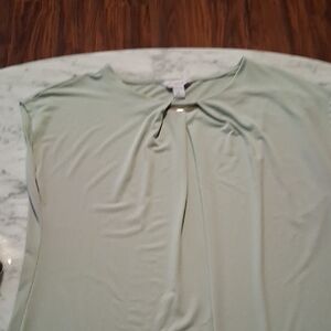 Liz Claiborne Light Green Women's Top.  Length 24"